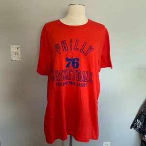 Philadelphia 76er's t-shirt, size L
